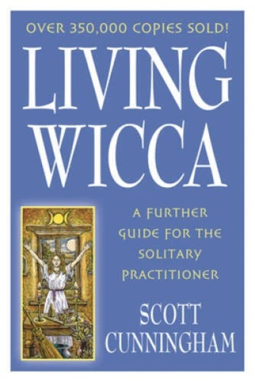Living Wicca: A Further Guide for the Solitary Practitioner (Llewell - VERY GOOD